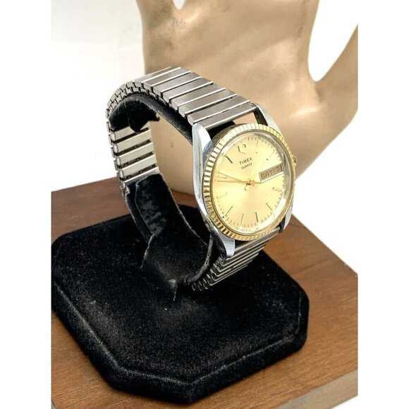 Timex Q Men's Watch Vintage Quartz Gold Dial Day Date 33mm Expansion Ste… - Picture 14 of 14